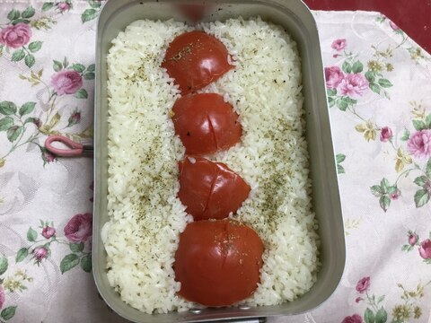 メスティンでトマトの炊き込みご飯